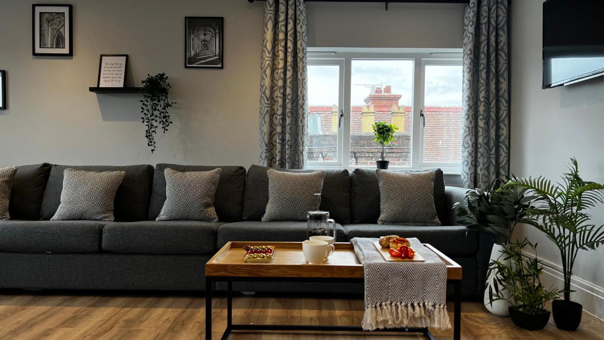 Penthouse On The Rows - Cathedral Views Appartement Chester Buitenkant foto